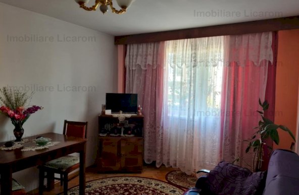 Apartament 3 camere zona Grivitei , decomandat 4/4 pret 75900 euro 