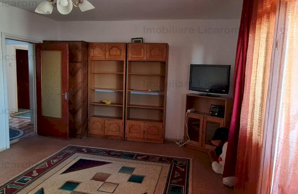 Apartament 3 camere Spitalul Judetean /Carpatilor pret 500 euro 