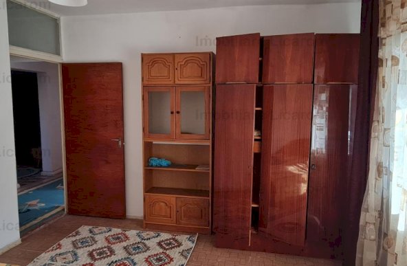 Apartament 3 camere Spitalul Judetean /Carpatilor pret 500 euro 