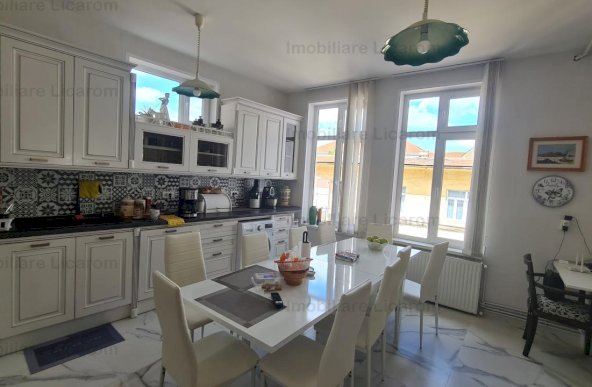 Apartament 3 camere la casa Centru Istoric utilat,mobilat 265000Eur