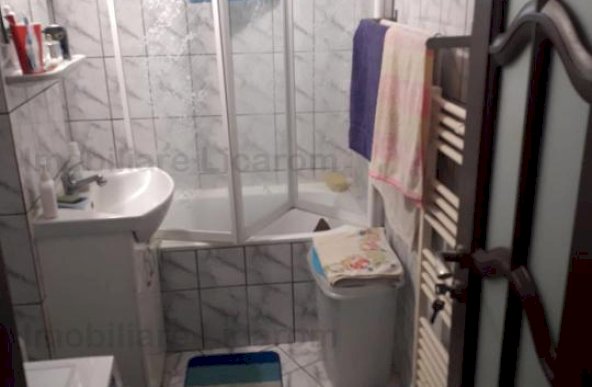 Apartament spatios 2 camere Racadau Tampei, bloc tip vila.