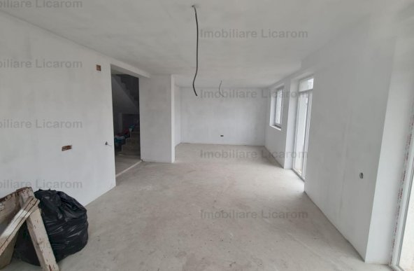 Vila Stupini P+E, 5 camere,curte,acces auto.(Parte Duplex)