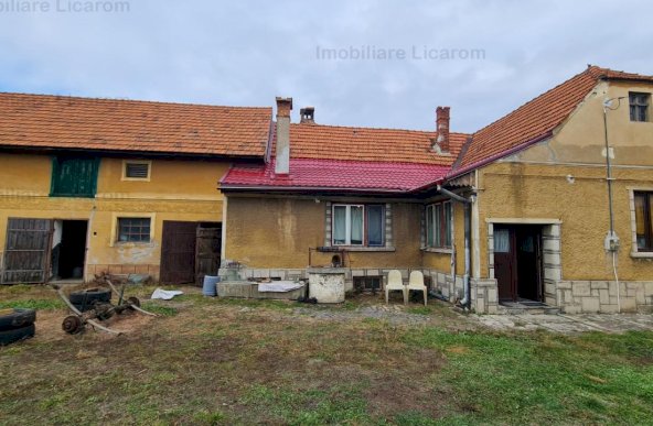 Casa Saseasca SANPETRU zona Centrala ideal investitie