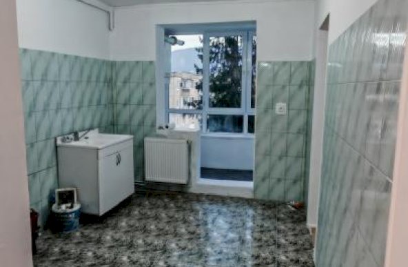 Apartament 3 camere, zona Tudor Vladimirescu pret 114.000 euro