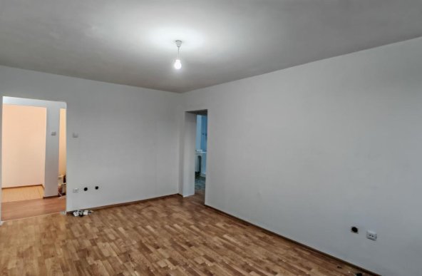 Apartament 3 camere, zona Tudor Vladimirescu pret 114.000 euro