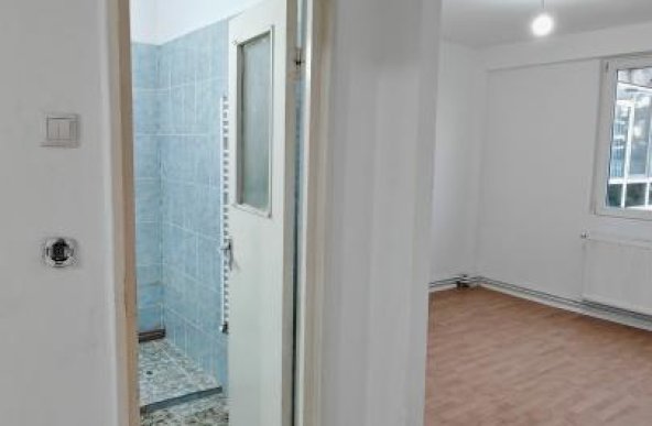 Apartament 3 camere, zona Tudor Vladimirescu pret 114.000 euro