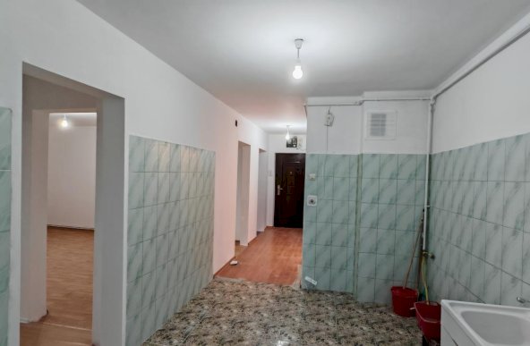 Apartament 3 camere, zona Tudor Vladimirescu pret 114.000 euro