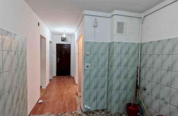 Apartament 3 camere, zona Tudor Vladimirescu pret 114.000 euro