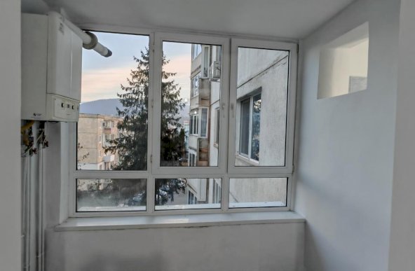 Apartament 3 camere, zona Tudor Vladimirescu pret 114.000 euro