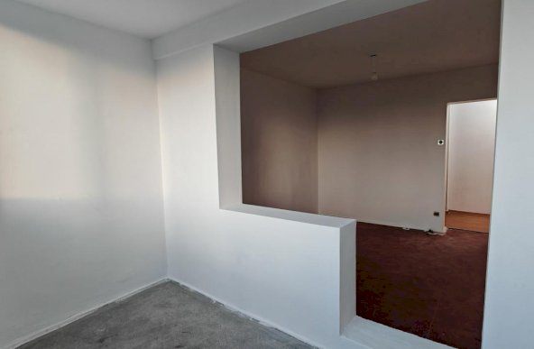 Apartament 3 camere, zona Tudor Vladimirescu pret 114.000 euro