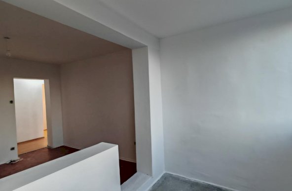 Apartament 3 camere, zona Tudor Vladimirescu pret 114.000 euro