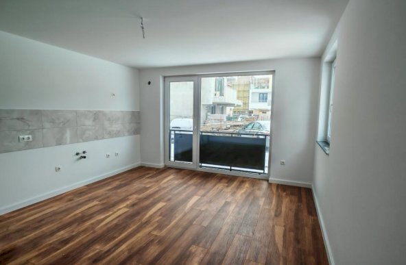 Studio de 42 mp utili la parter in zona Tractorul , pret 99500 euro