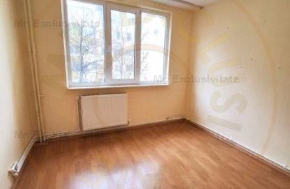 Apartament 3 camere decomandat Pitesti-Trivale, Etaj 2