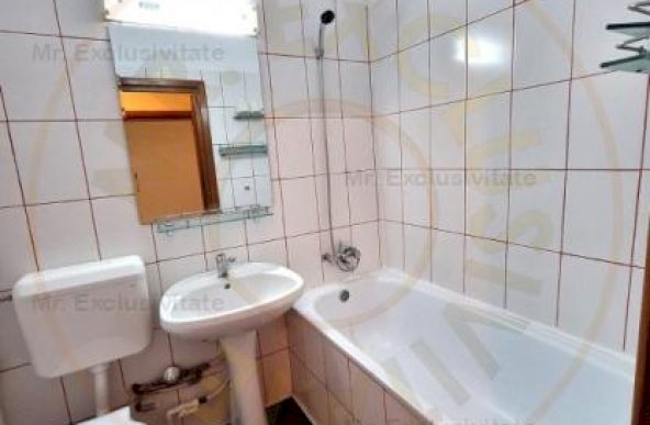 Apartament 3 camere decomandat Pitesti-Trivale, Etaj 2