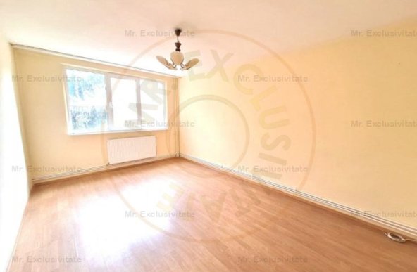 Apartament 3 camere decomandat Pitesti-Trivale, Etaj 2