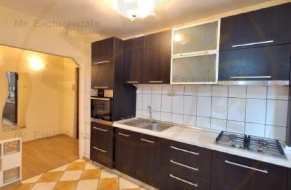 Apartament 3 camere decomandat Pitesti-Trivale, Etaj 2