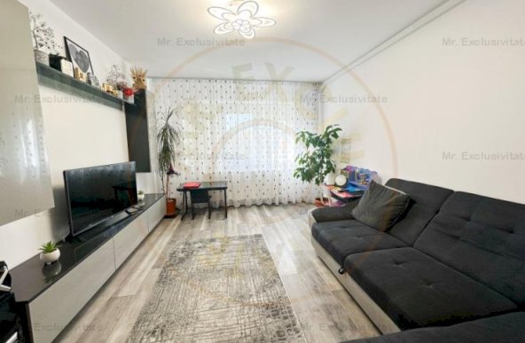 Apartament 3 camere decomandat etaj intermediar 