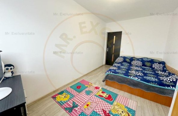 Apartament 3 camere decomandat etaj intermediar 