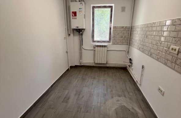 Vanzare apartament 2 camere decomandat - Tatarasi - renovat complet etaj 1