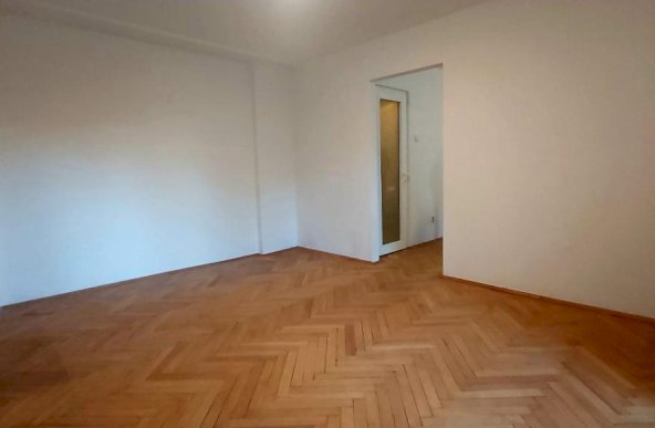 Apartament 2 camere nemobilat, zona Mihail Kogalniceanu