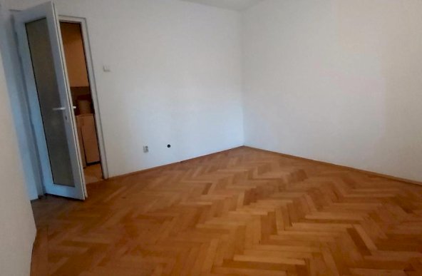 Apartament 2 camere nemobilat, zona Mihail Kogalniceanu