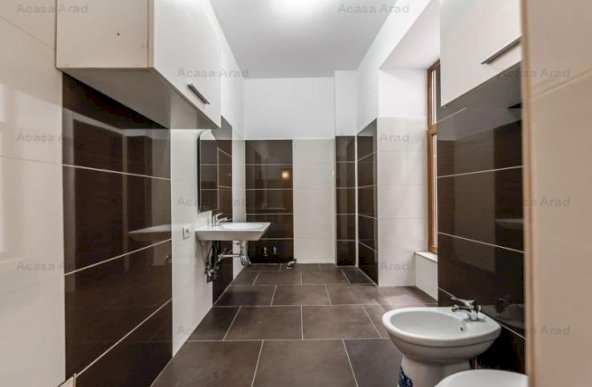 Apartament ultracentral Arad. Pretabil pentru birou.