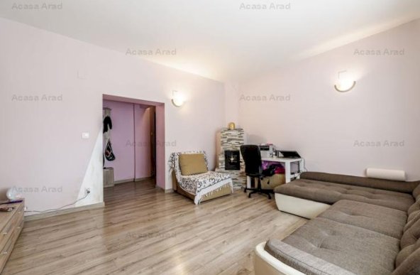 Apartament 2 camere spatios la casa individuala, zona centrala