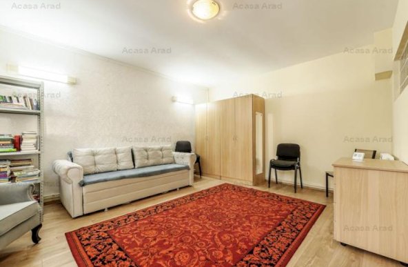 De închiriat apartament cu o cameră și curte interioară