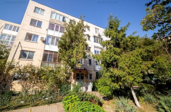 Apartament cu 2 camere etaj 1 - Aurel Vlaicu Lebada Comision 0%