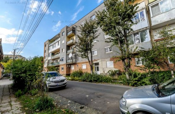 Apartament decomandat 3 camere în Grădiște, accesibil și spațios.