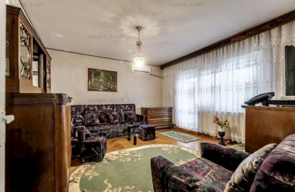 Apartament decomandat 3 camere în Grădiște, accesibil și spațios.