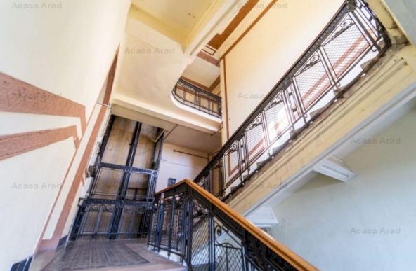 Apartament în Palatul Bohuș, lângă Teatrul de Stat.