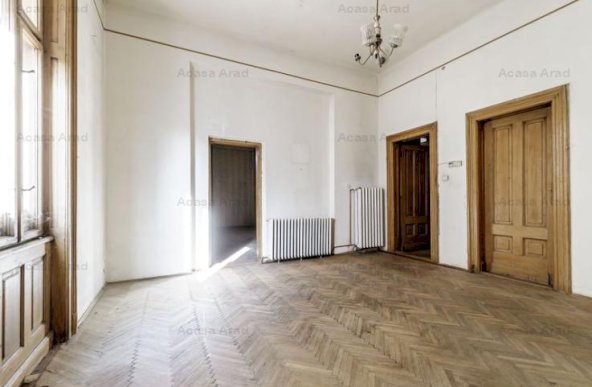 REZERVAT! Apartament cu 4 camere în Palatul Bohuș, Arad