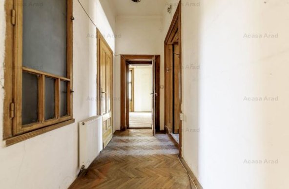 REZERVAT! Apartament cu 4 camere în Palatul Bohuș, Arad