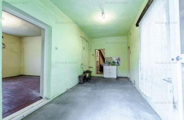 Casă cu 2 camere, teren, garaj în Bujac / Necesită renovare