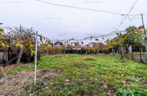 Casă cu 2 camere, teren, garaj în Bujac / Necesită renovare