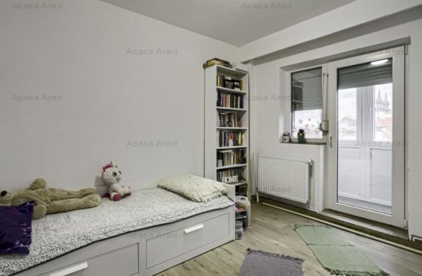 Apartament spatios cu 4 camere la 1 minut de teatru