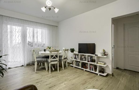 Apartament spatios cu 4 camere la 1 minut de teatru