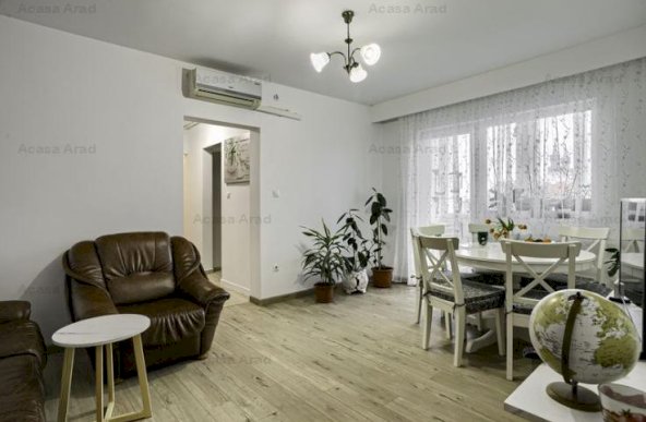 Apartament spatios cu 4 camere la 1 minut de teatru