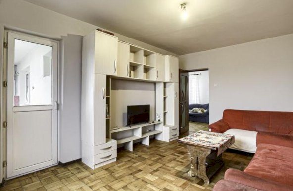 Apartament spatios cu 4 camere strada Fat Frumos