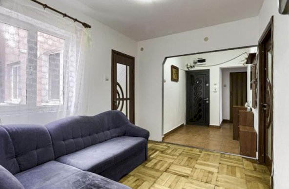 Apartament spatios cu 4 camere strada Fat Frumos