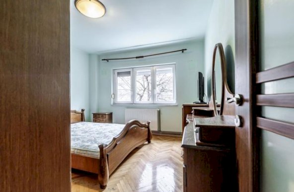 VÂNDUT! Apartament decomandat, etaj 1 cu balcon, Calea Iuliu Maniu.