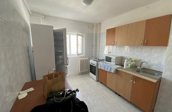 Apartament 2 camere bloc 1980, 7 minute metrou Gorjului, Militari