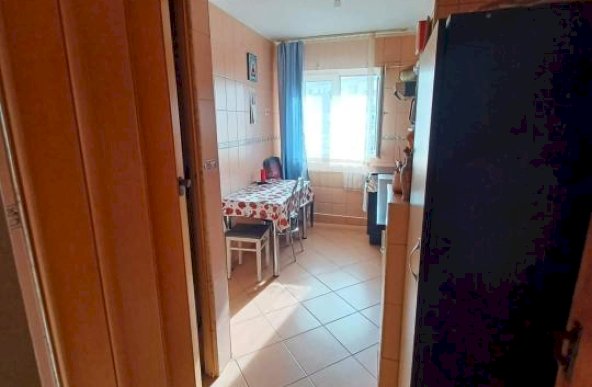 Apartament 4 camere in bloc anvelopat langa metrou Gorjului, Militari