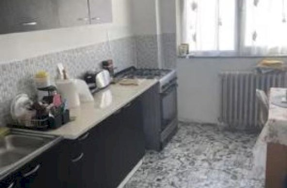 Apartament 4 camere Turda / Regina Maria