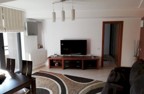 Apartament cu 3 camere, in zona Decebal