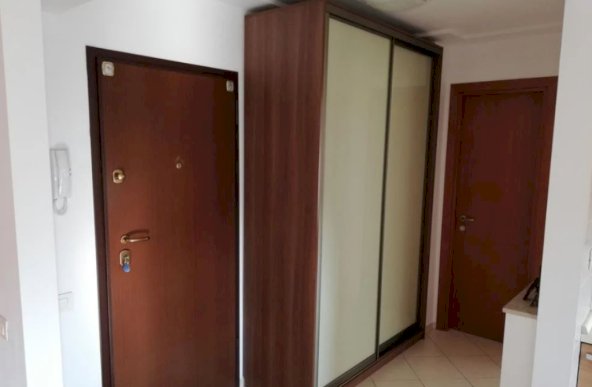 Apartament cu 3 camere, in zona Decebal