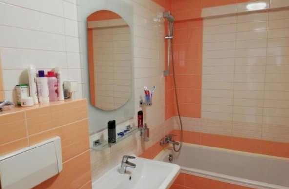 Apartament cu 3 camere, in zona Decebal