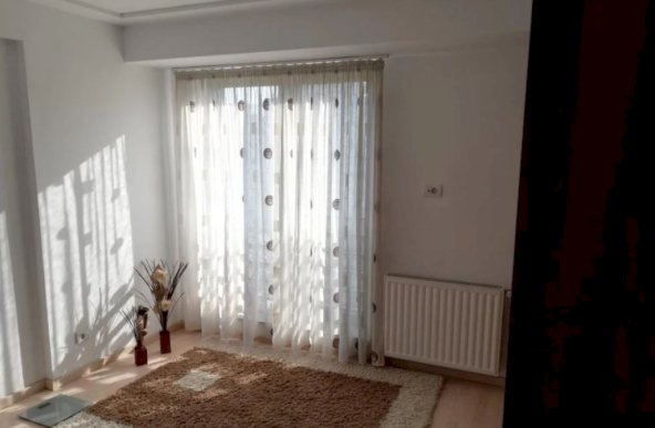 Apartament cu 3 camere, in zona Decebal