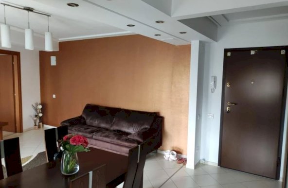 Apartament cu 3 camere, in zona Decebal